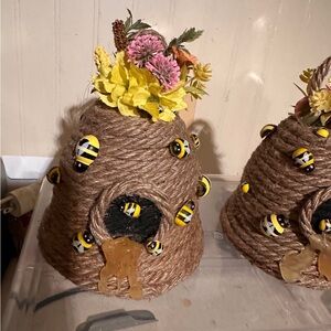 Beehive Rope Decor with Flowers and Bees
